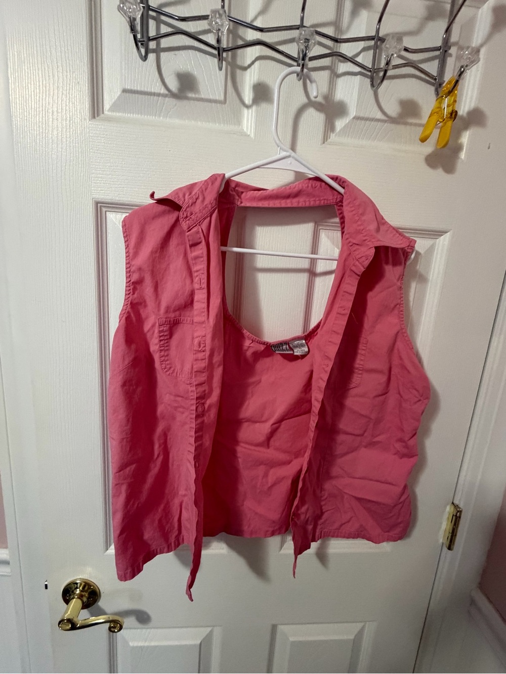 Vintage Women’s Sleeveless Pink Button-Front Tank Top with Collar